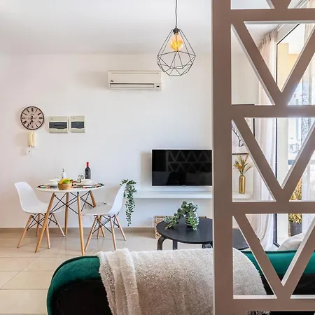 Johny'S Spot In Larnaca Apartment Exterior photo