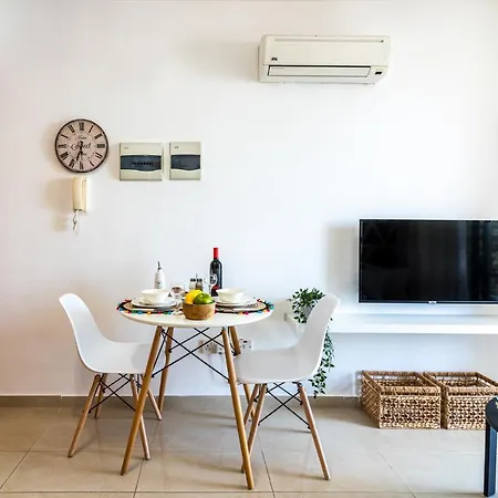 Johny'S Spot In Larnaca Apartment Exterior photo